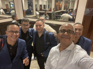 Con los muchachos de la orquesta de Bobby Valentín