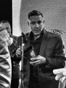 El bongosero de la orquesta de Bobby Valentín